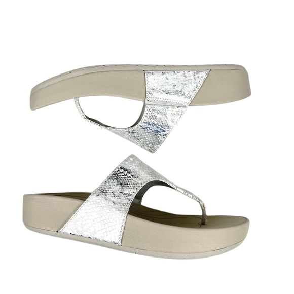 BareTraps Womens”Galina” Silver Metallic Fit Flop Size 8M - Picture 3 of 6